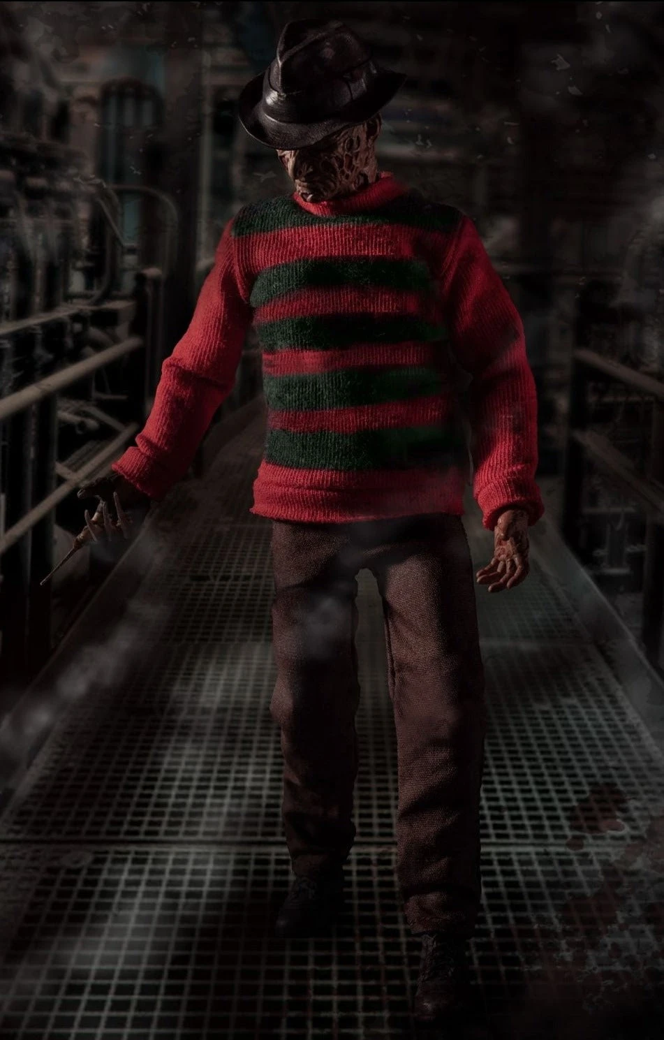 Mezco Toyz ONE:12 Collective: A Nightmare On Elm Street: Freddy Krueger Action Figure 3 Mezco Toyz ONE:12 Collective: A Nightmare On Elm Street: Freddy Krueger Action Figure - Image 3