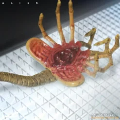 Mezco Toyz ONE:12 Collective: Alien Action Figure -Bandai || Kotobukiya || Square Enix Sales 696198761146i